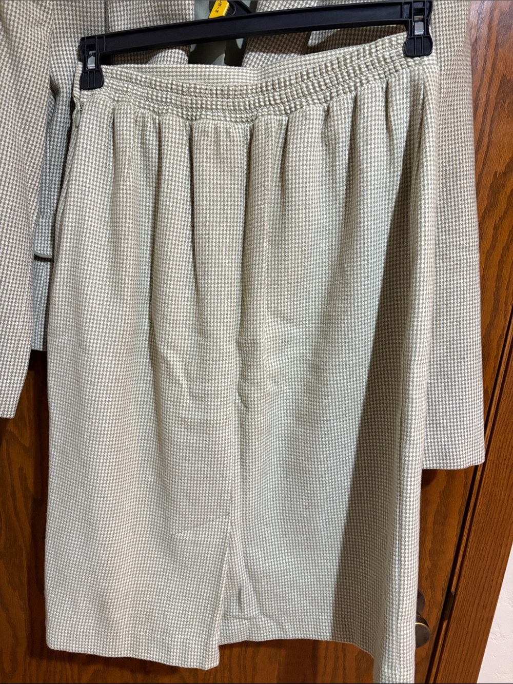 Vintage wool blend jacket and skirt - Picture 6 of 12